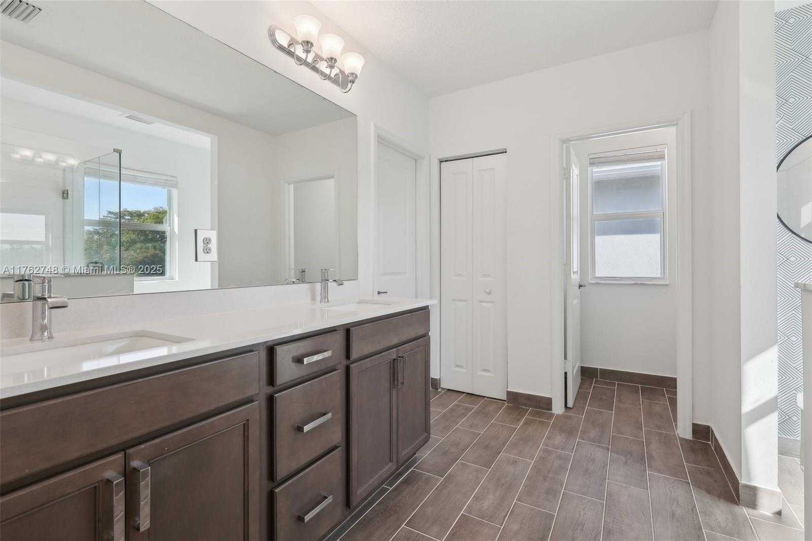 Small Image of 4204 VELEIROS AVE, Deerfield Beach Number 26
