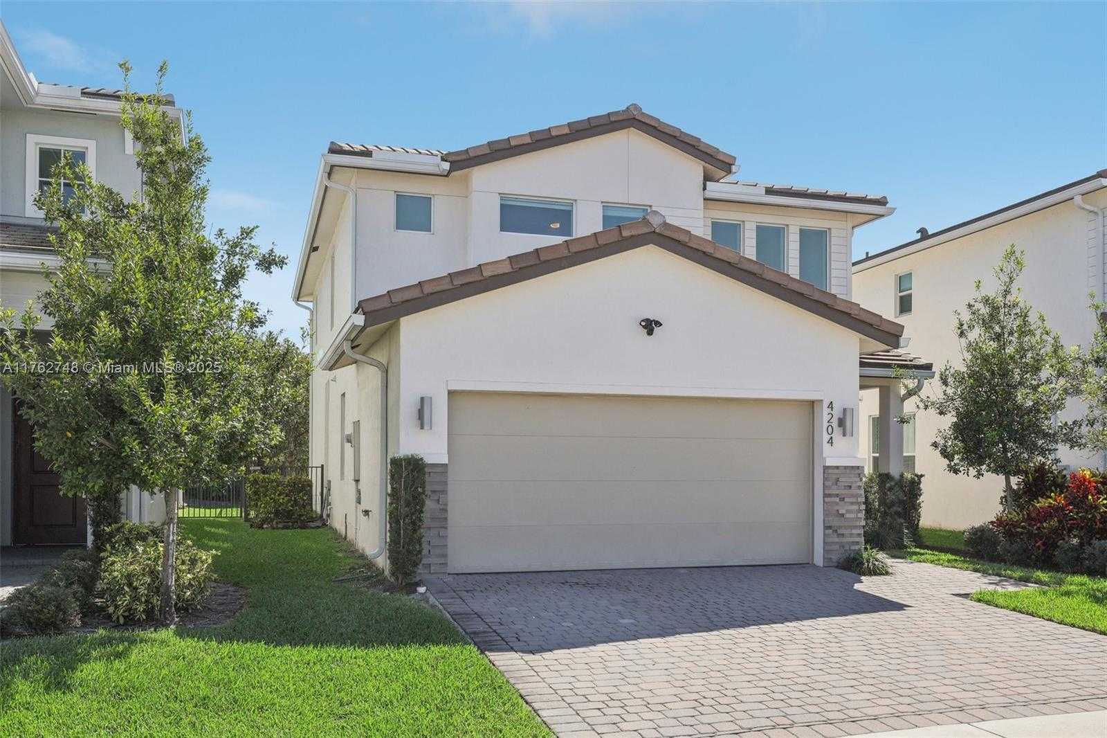 Small Image of 4204 VELEIROS AVE, Deerfield Beach Number 3