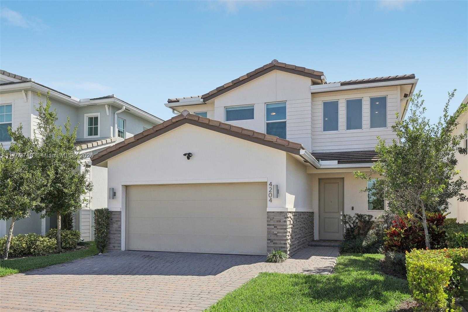 Small Image of 4204 VELEIROS AVE, Deerfield Beach Number 4