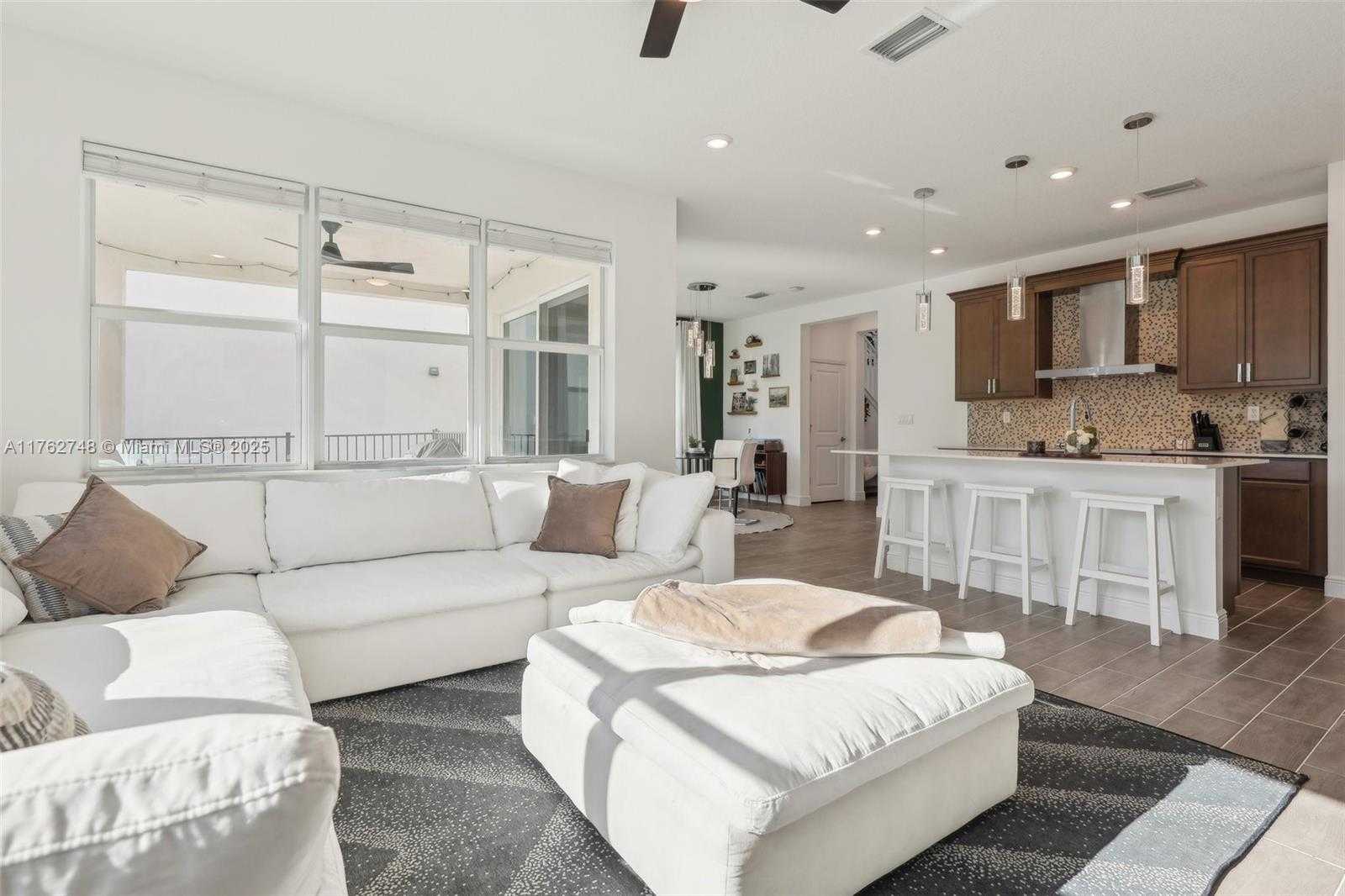 Small Image of 4204 VELEIROS AVE, Deerfield Beach Number 8
