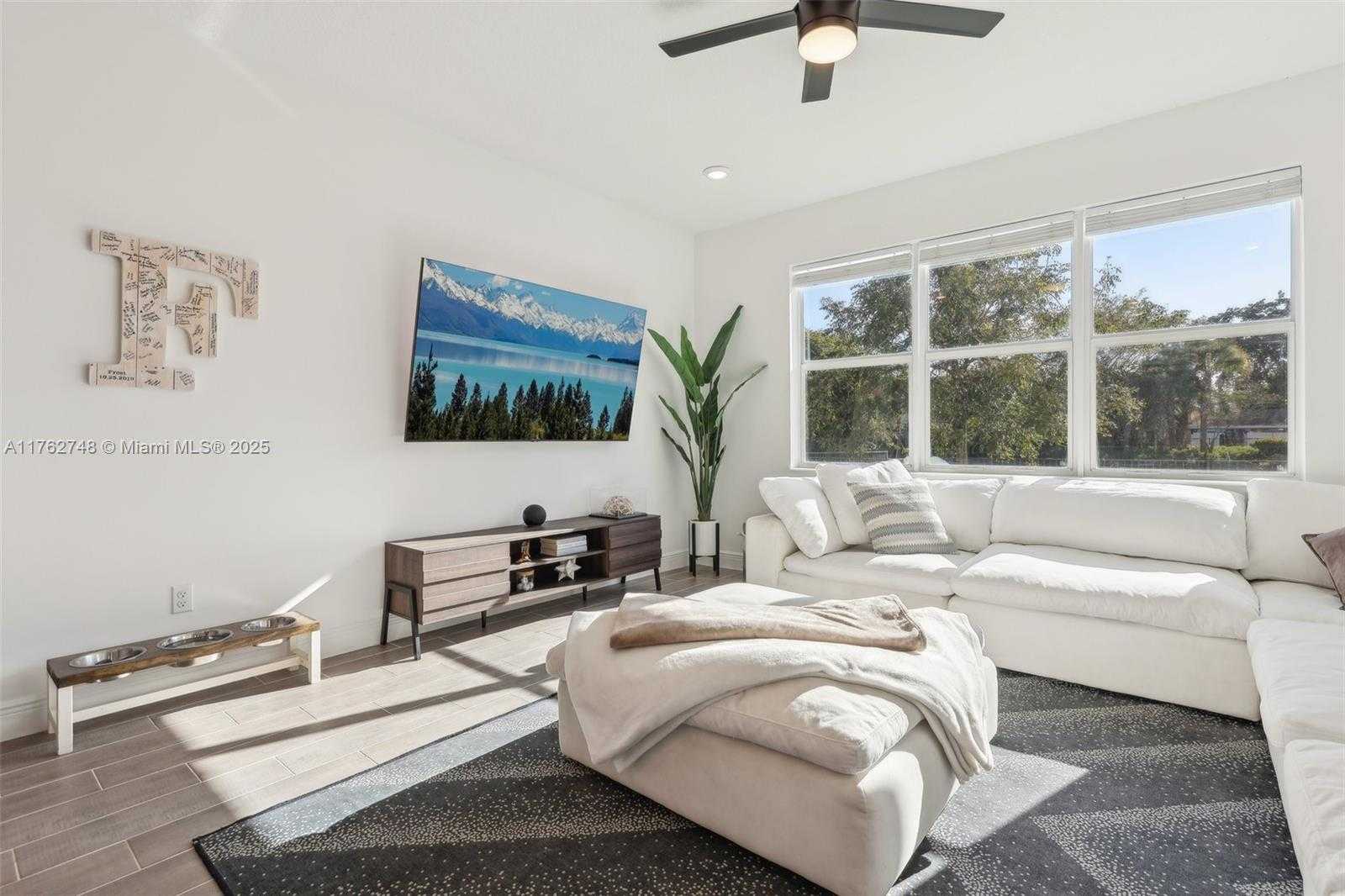 Small Image of 4204 VELEIROS AVE, Deerfield Beach Number 9