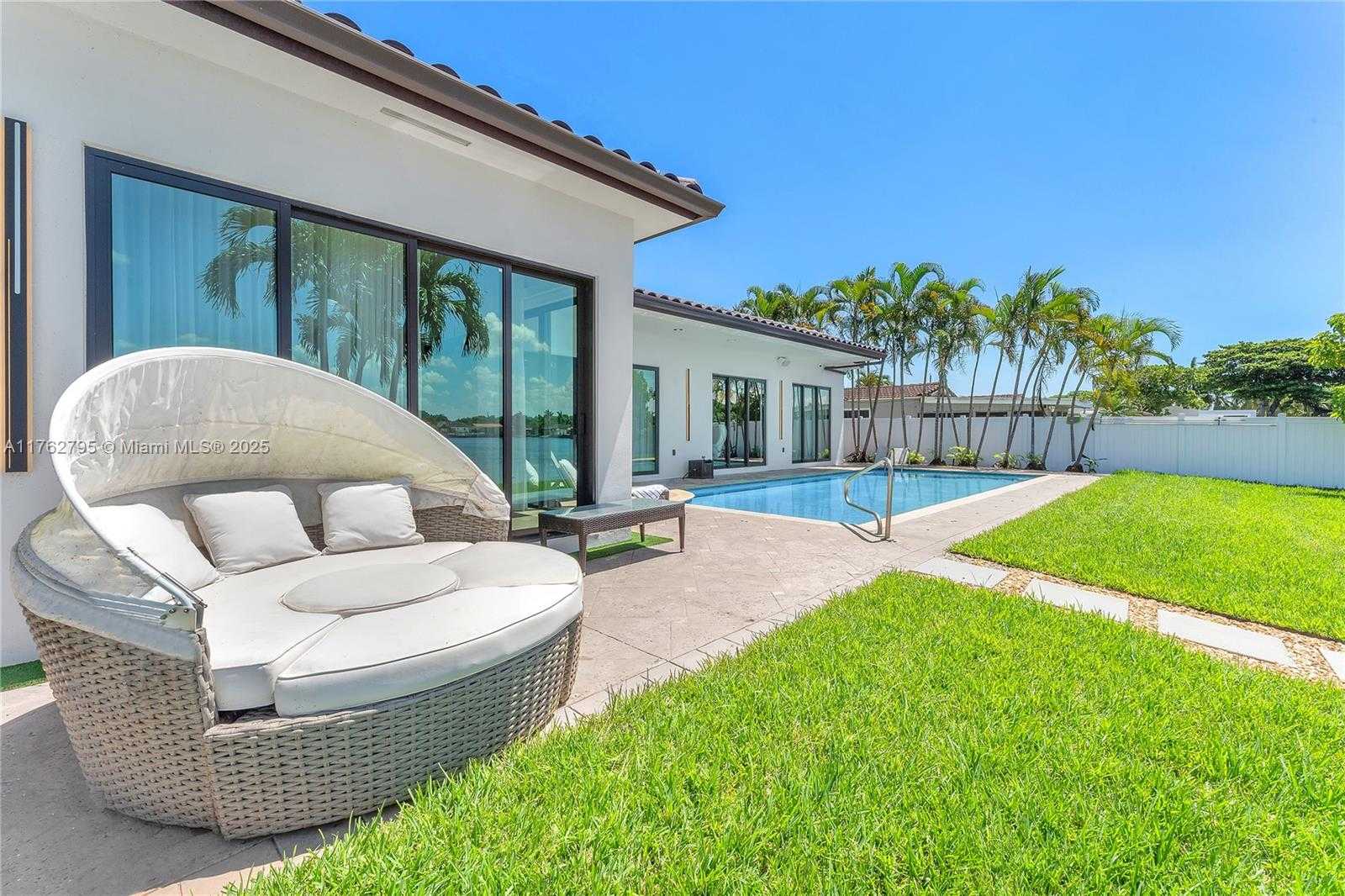 Small Image of 21100 NORTH EAST 25TH CT, Miami Number 12