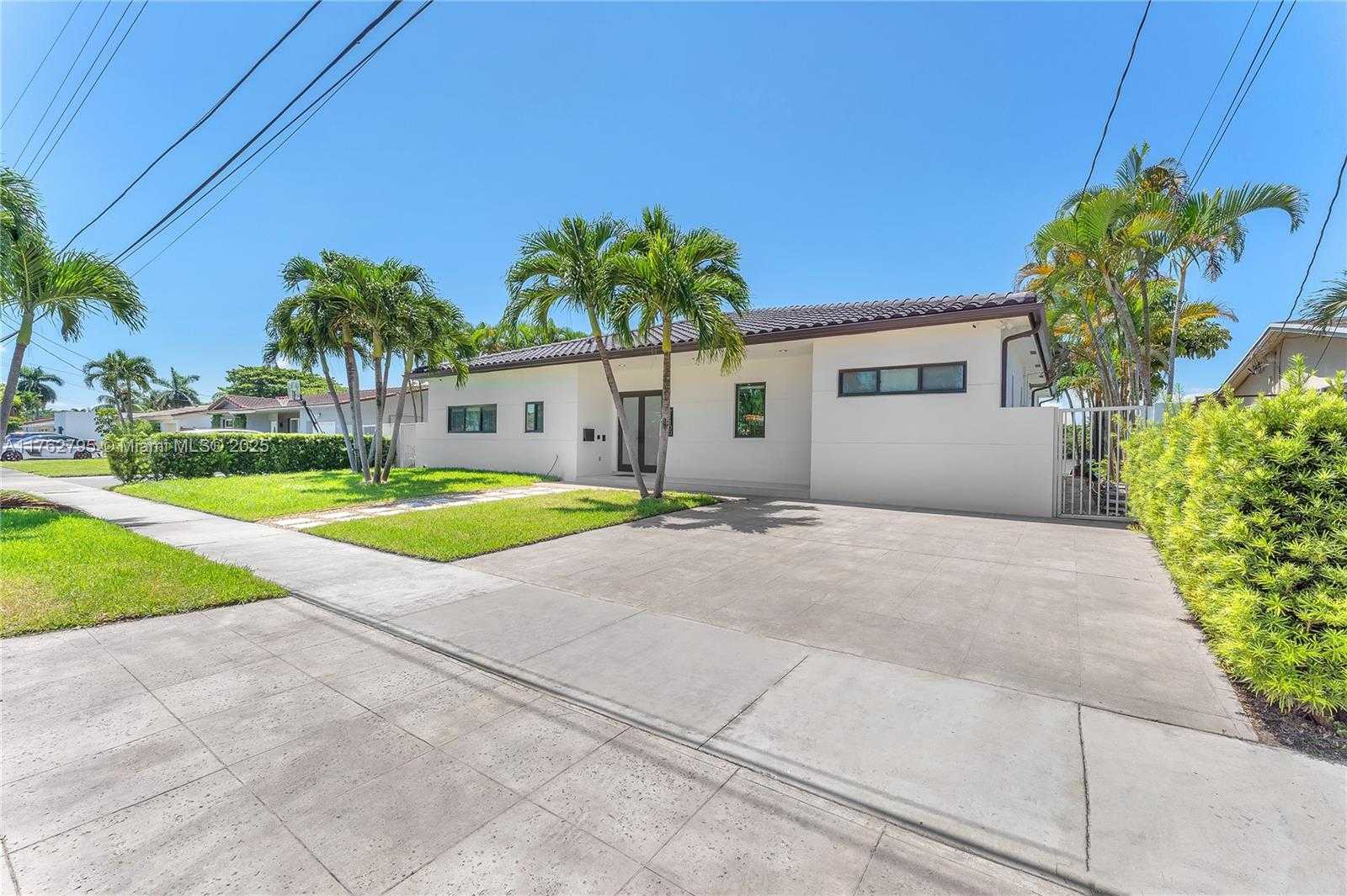 Small Image of 21100 NORTH EAST 25TH CT, Miami Number 13