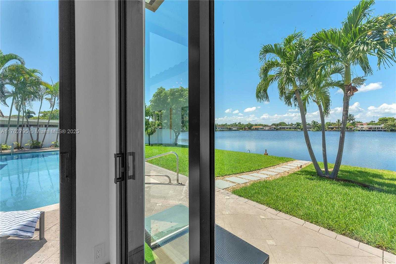 Small Image of 21100 NORTH EAST 25TH CT, Miami Number 19