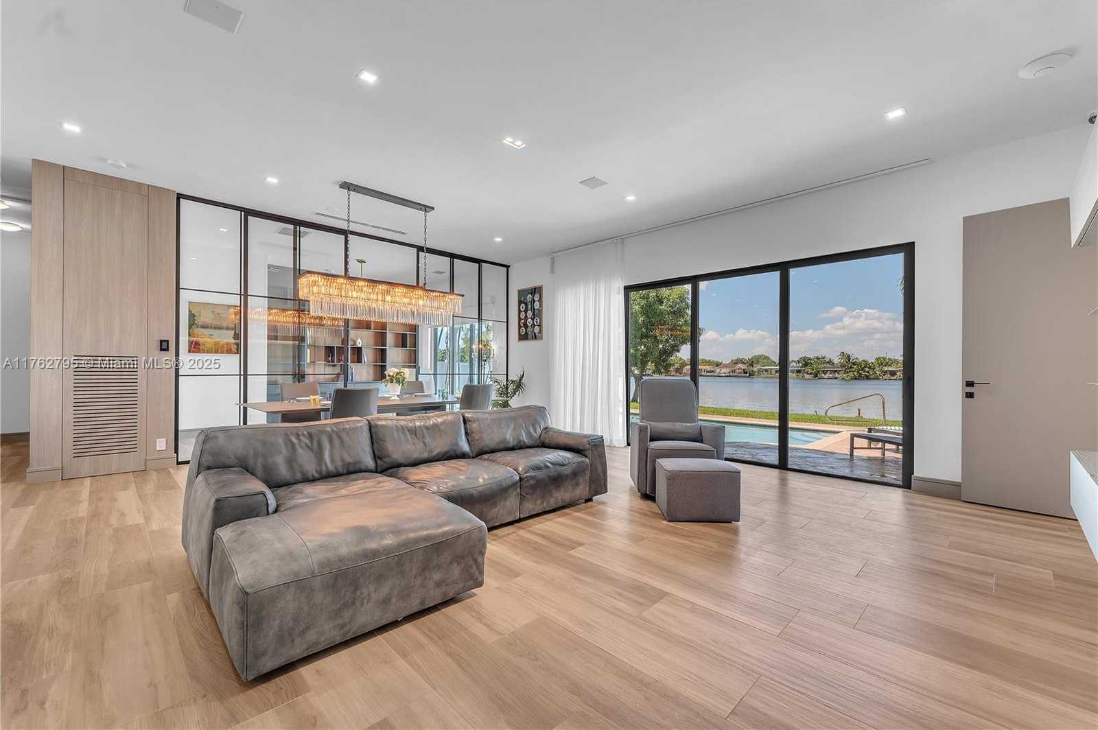 Small Image of 21100 NORTH EAST 25TH CT, Miami Number 33