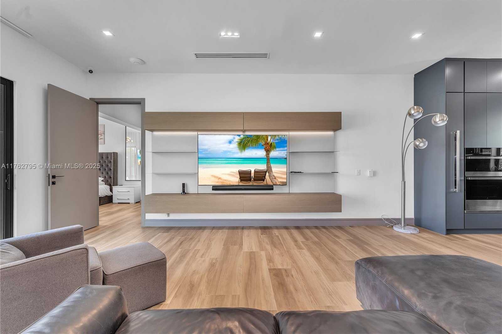 Small Image of 21100 NORTH EAST 25TH CT, Miami Number 35