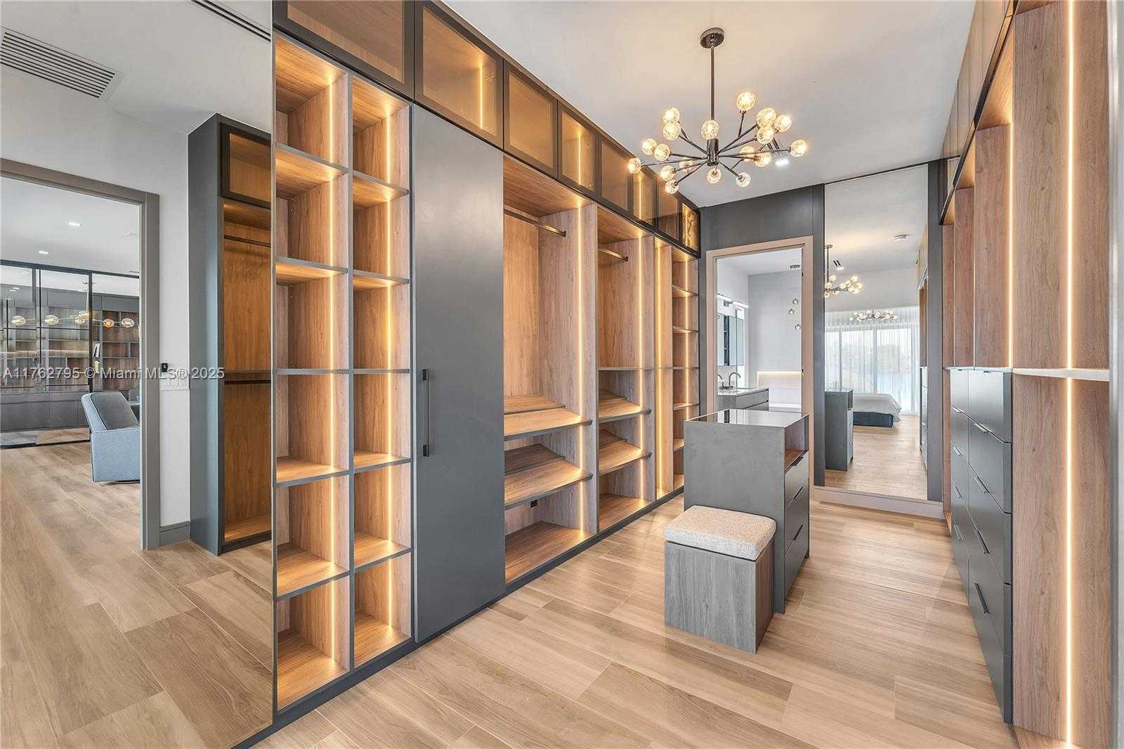 Small Image of 21100 NORTH EAST 25TH CT, Miami Number 36