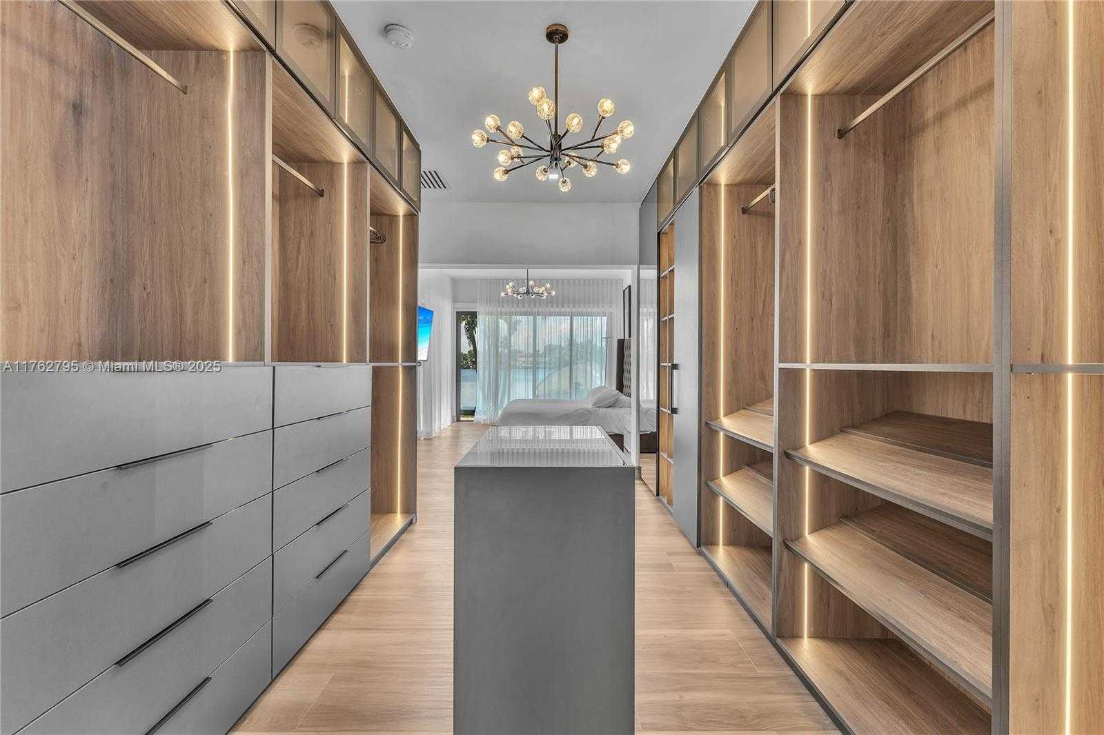 Small Image of 21100 NORTH EAST 25TH CT, Miami Number 37