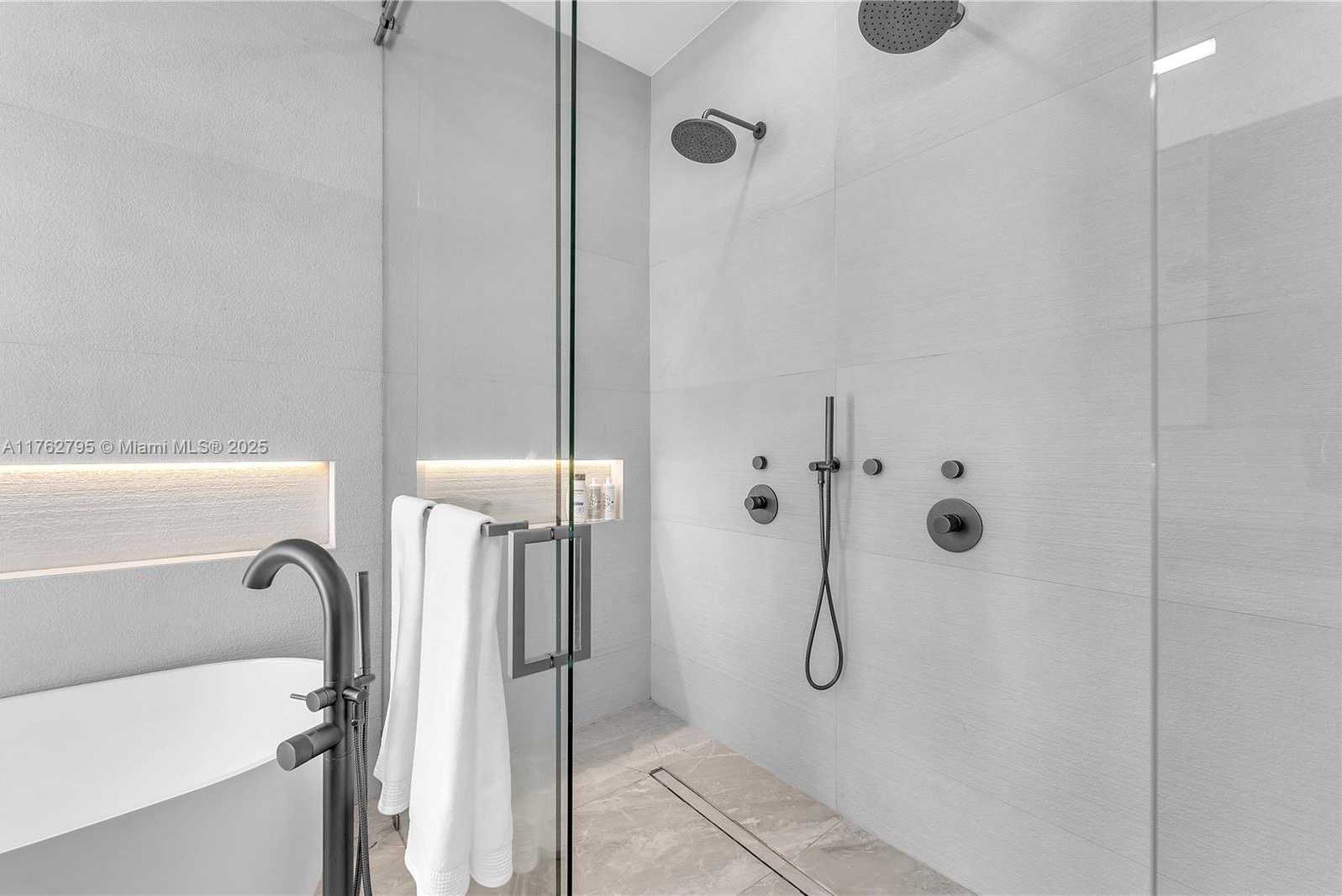 Small Image of 21100 NORTH EAST 25TH CT, Miami Number 42