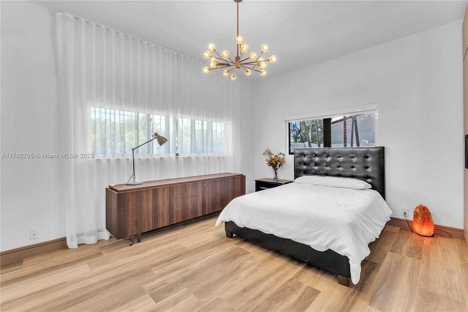 Small Image of 21100 NORTH EAST 25TH CT, Miami Number 48