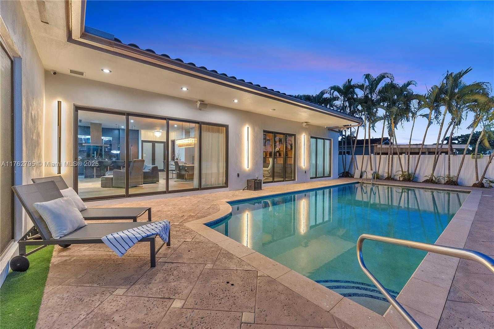 Small Image of 21100 NORTH EAST 25TH CT, Miami Number 57