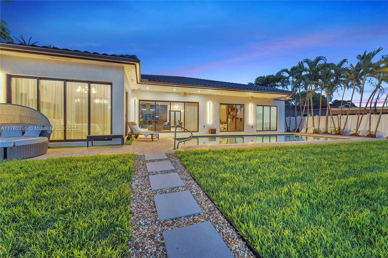 Small Image of 21100 NORTH EAST 25TH CT, Miami Number 60