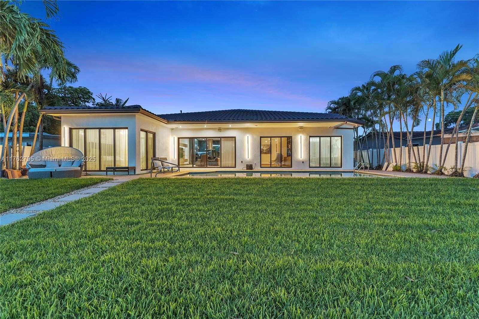 Small Image of 21100 NORTH EAST 25TH CT, Miami Number 61
