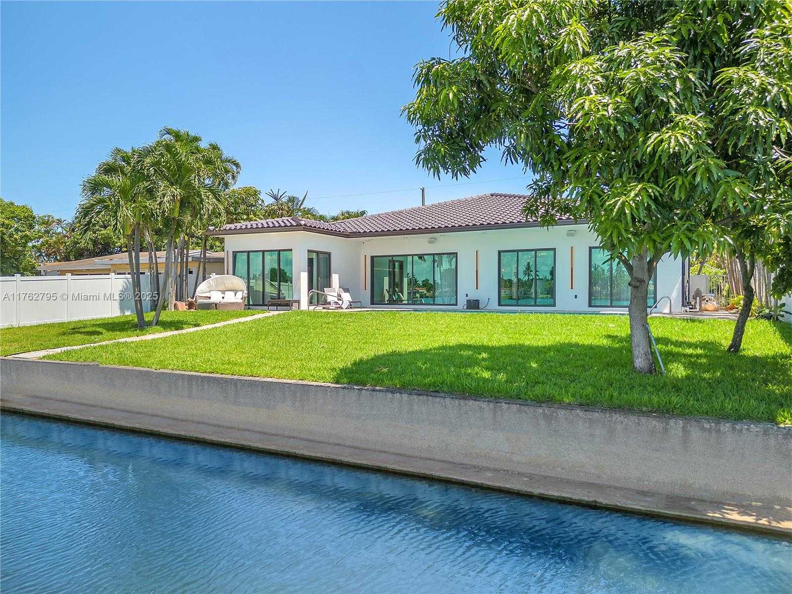 Small Image of 21100 NORTH EAST 25TH CT, Miami Number 7