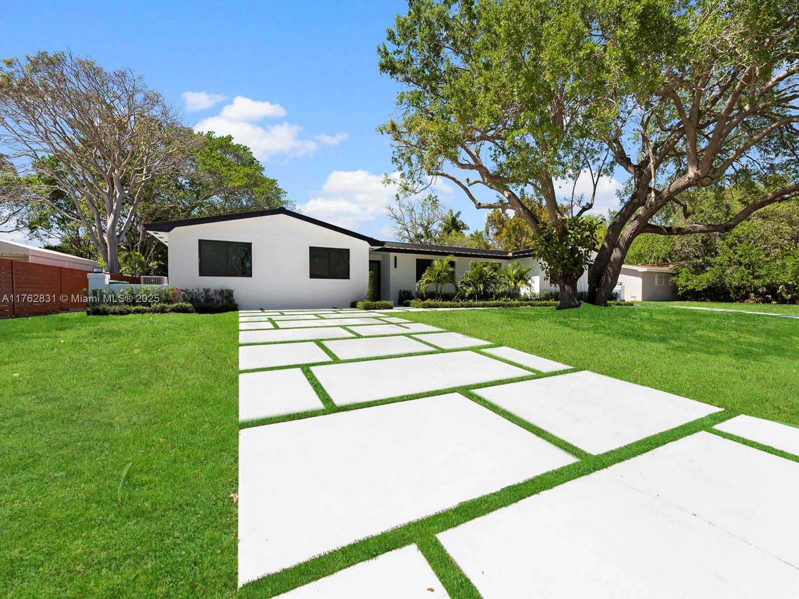 Small Image of 16610 SOUTH WEST 82ND CT, Palmetto Bay Number 2
