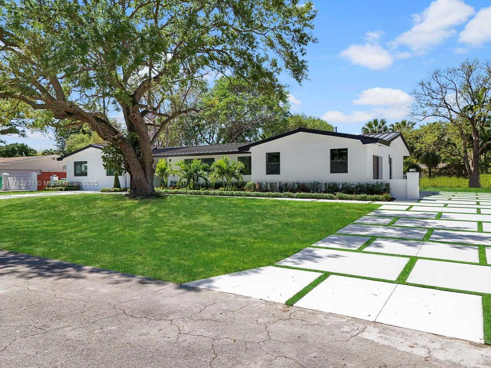 Small Image of 16610 SOUTH WEST 82ND CT, Palmetto Bay Number 3