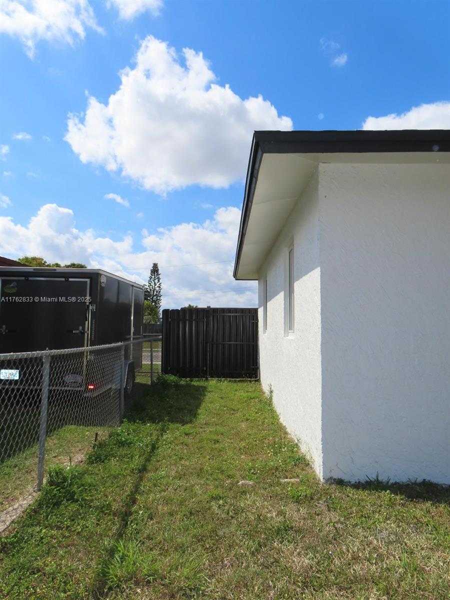 Small Image of 95 SOUTH WEST 17TH TER, Homestead Number 15