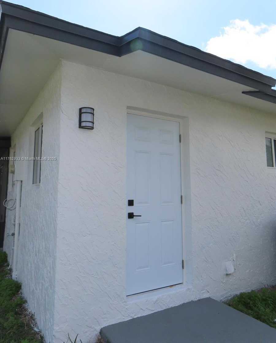 Small Image of 95 SOUTH WEST 17TH TER, Homestead Number 17