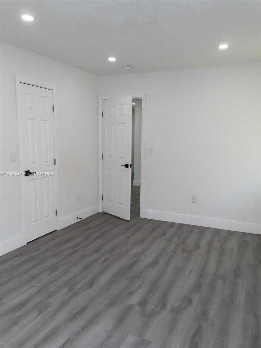 Small Image of 95 SOUTH WEST 17TH TER, Homestead Number 22