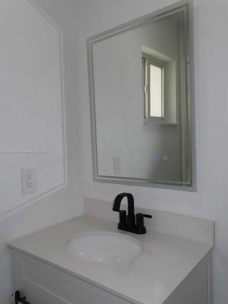 Small Image of 95 SOUTH WEST 17TH TER, Homestead Number 33