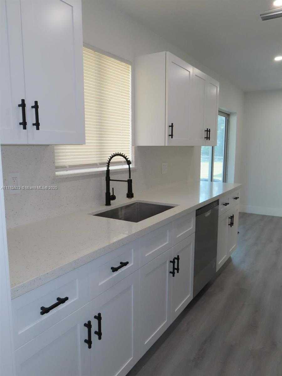 Small Image of 95 SOUTH WEST 17TH TER, Homestead Number 46