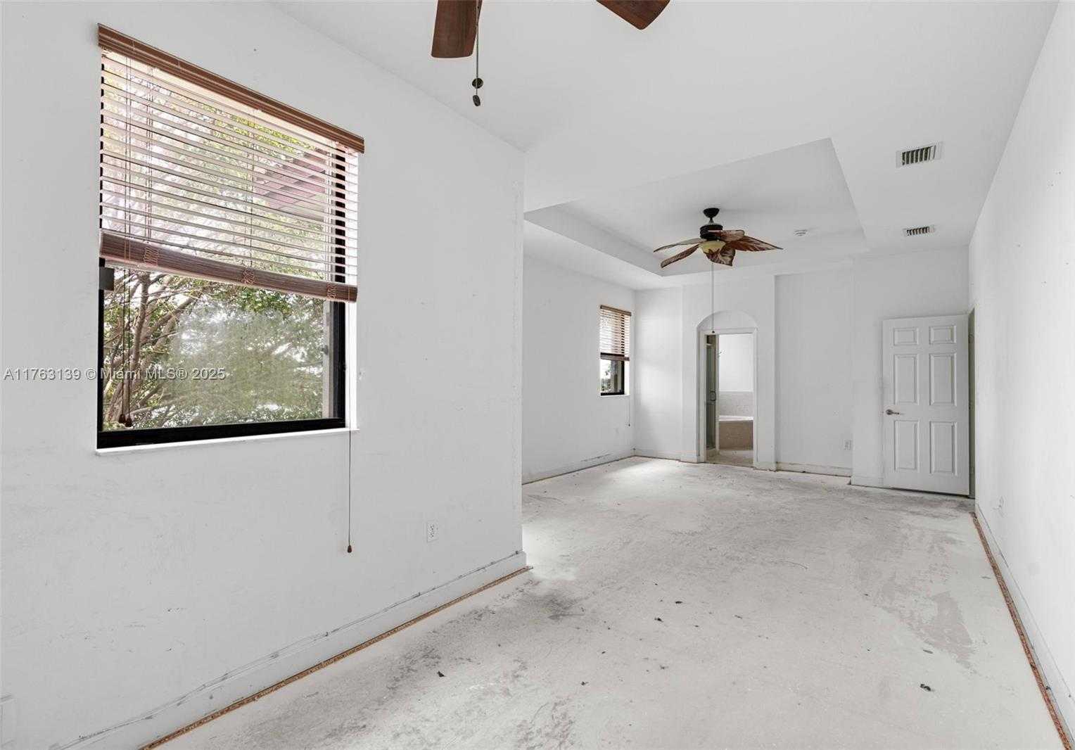 Small Image of 601 SOUTH EAST 37TH PL, Homestead Number 14