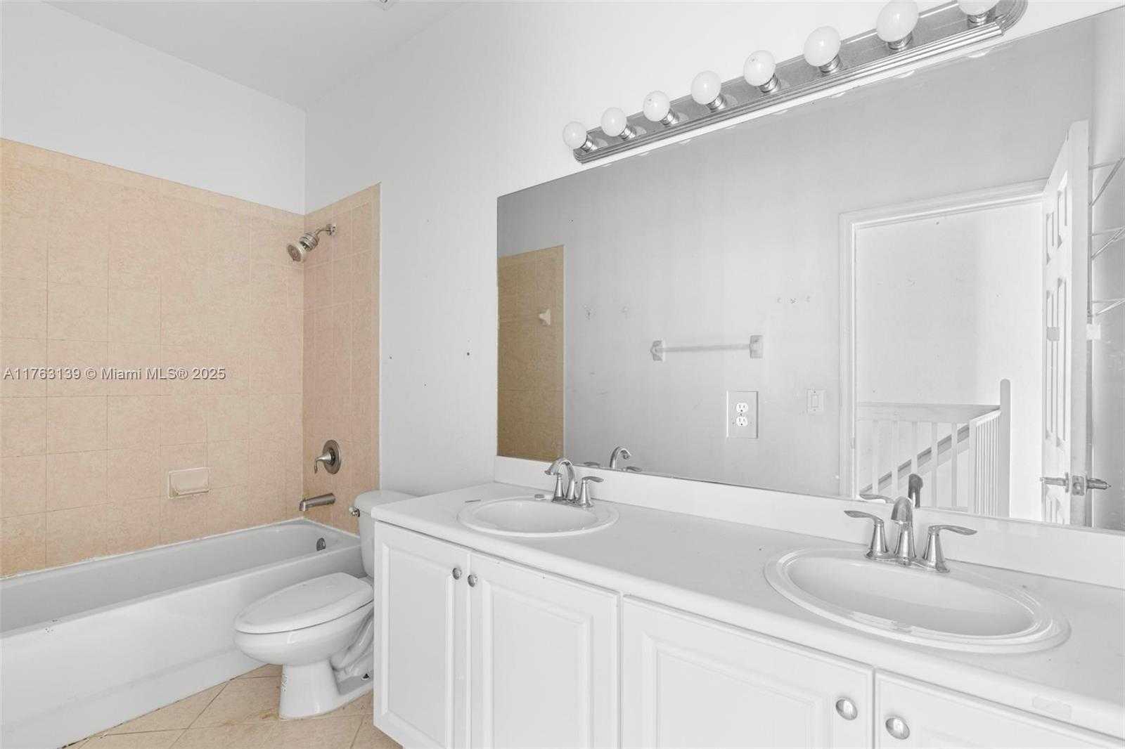 Small Image of 601 SOUTH EAST 37TH PL, Homestead Number 19