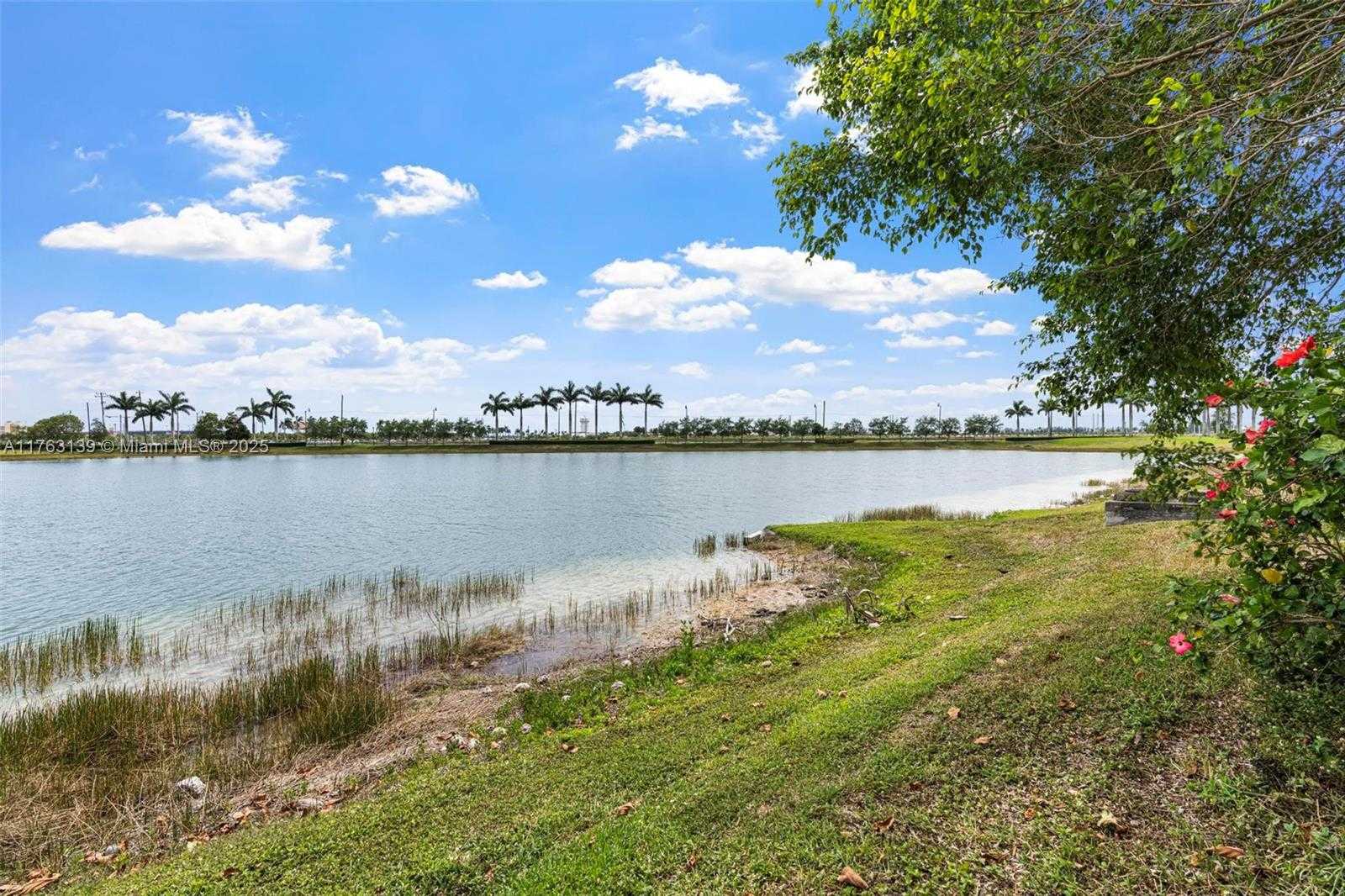 Small Image of 601 SOUTH EAST 37TH PL, Homestead Number 21