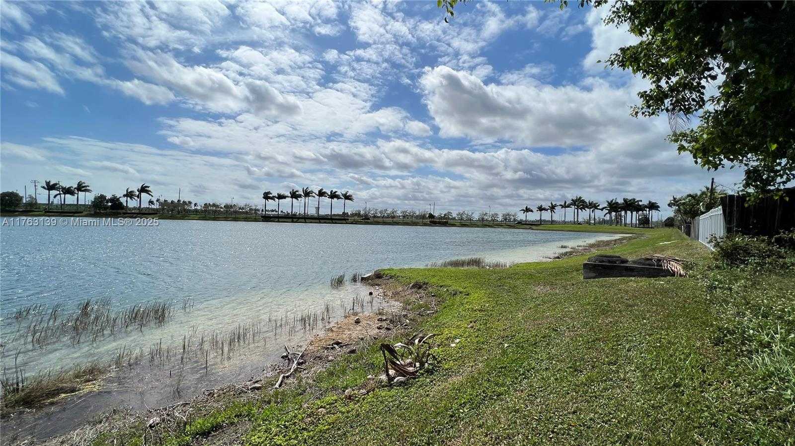 Small Image of 601 SOUTH EAST 37TH PL, Homestead Number 5