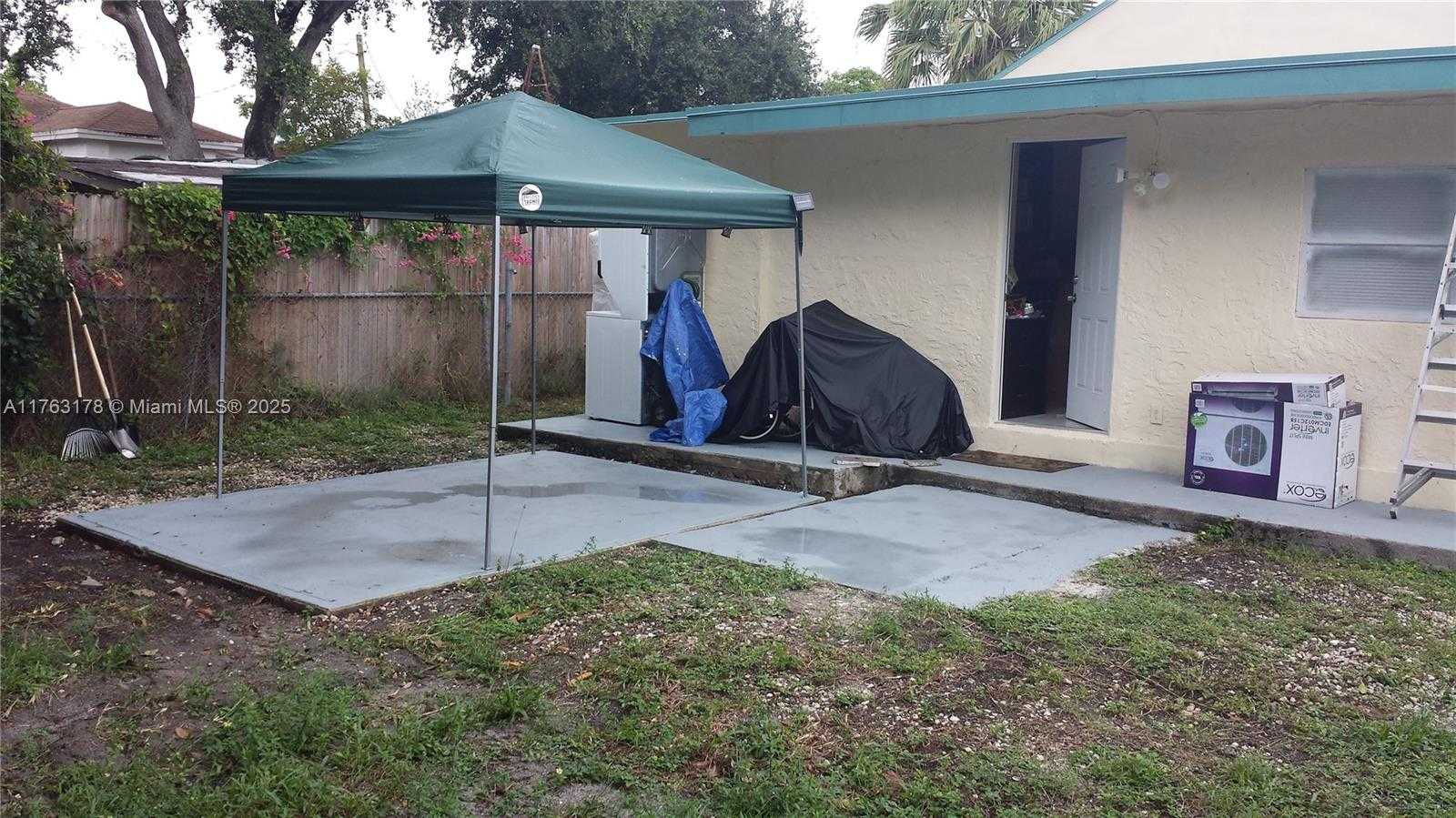 Small Image of 27 SOUTH WEST 7TH ST, Hallandale Beach Number 3