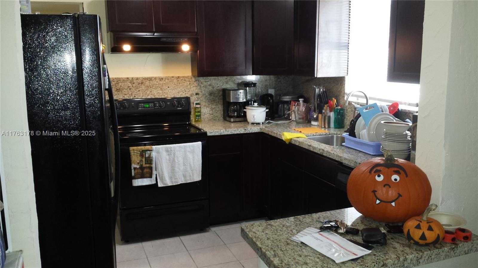 Small Image of 27 SOUTH WEST 7TH ST, Hallandale Beach Number 5