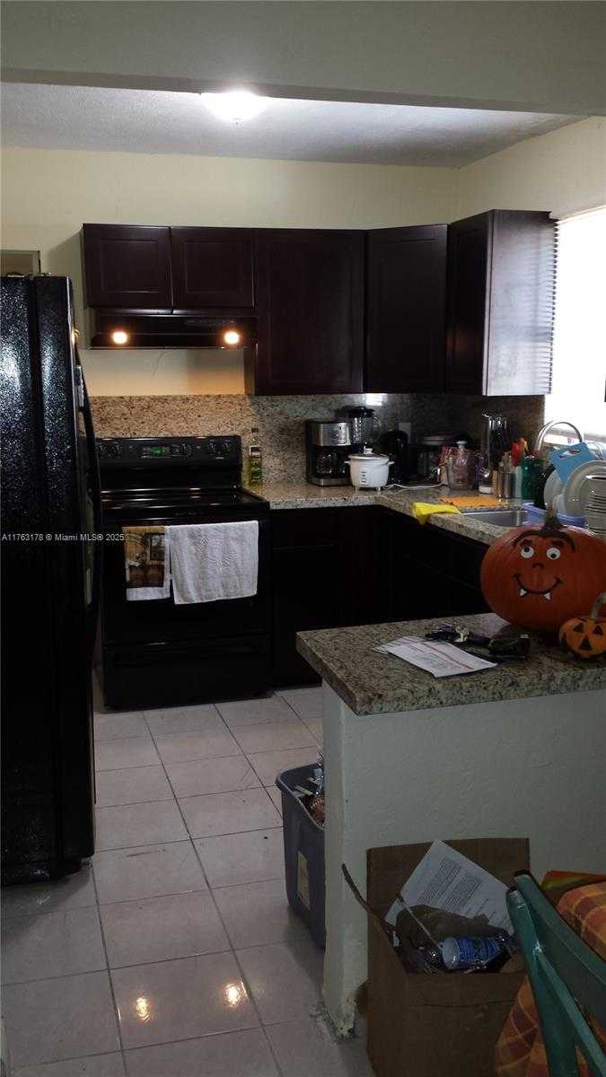 Small Image of 27 SOUTH WEST 7TH ST, Hallandale Beach Number 6