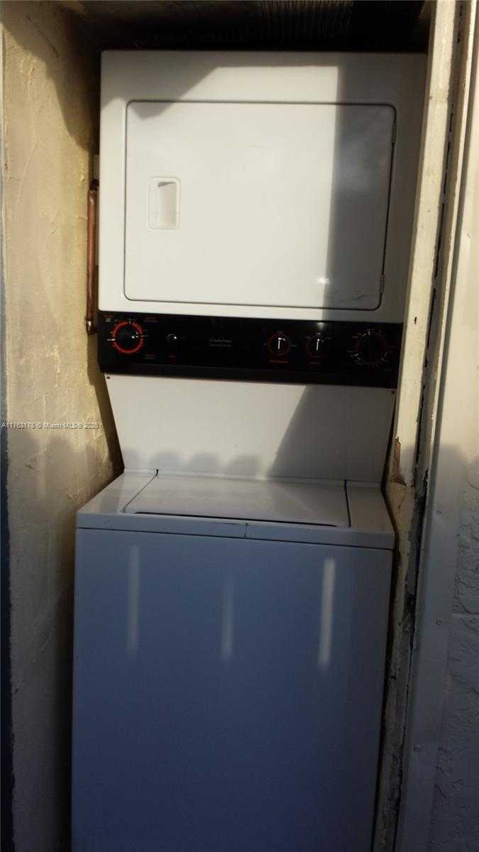 Small Image of 27 SOUTH WEST 7TH ST, Hallandale Beach Number 9