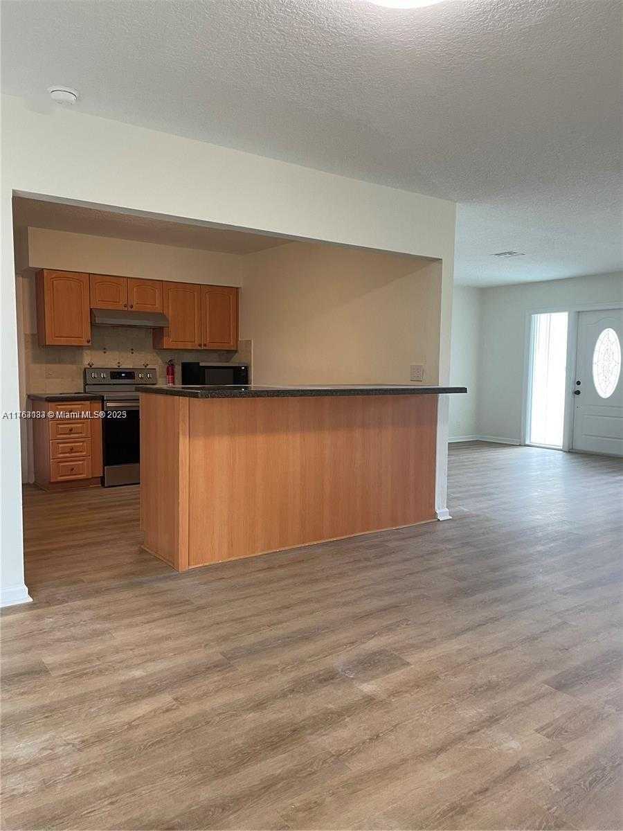 Small Image of 902 NORTH 13TH AVE, Hollywood Number 2