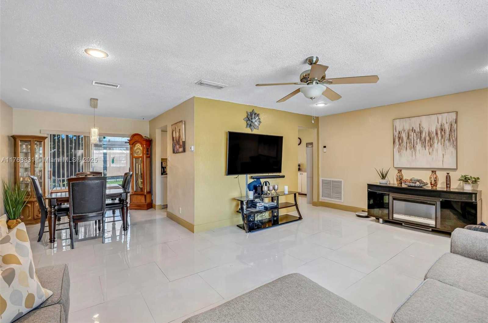 Small Image of 7220 NORTH WEST 8TH CT, Margate Number 2