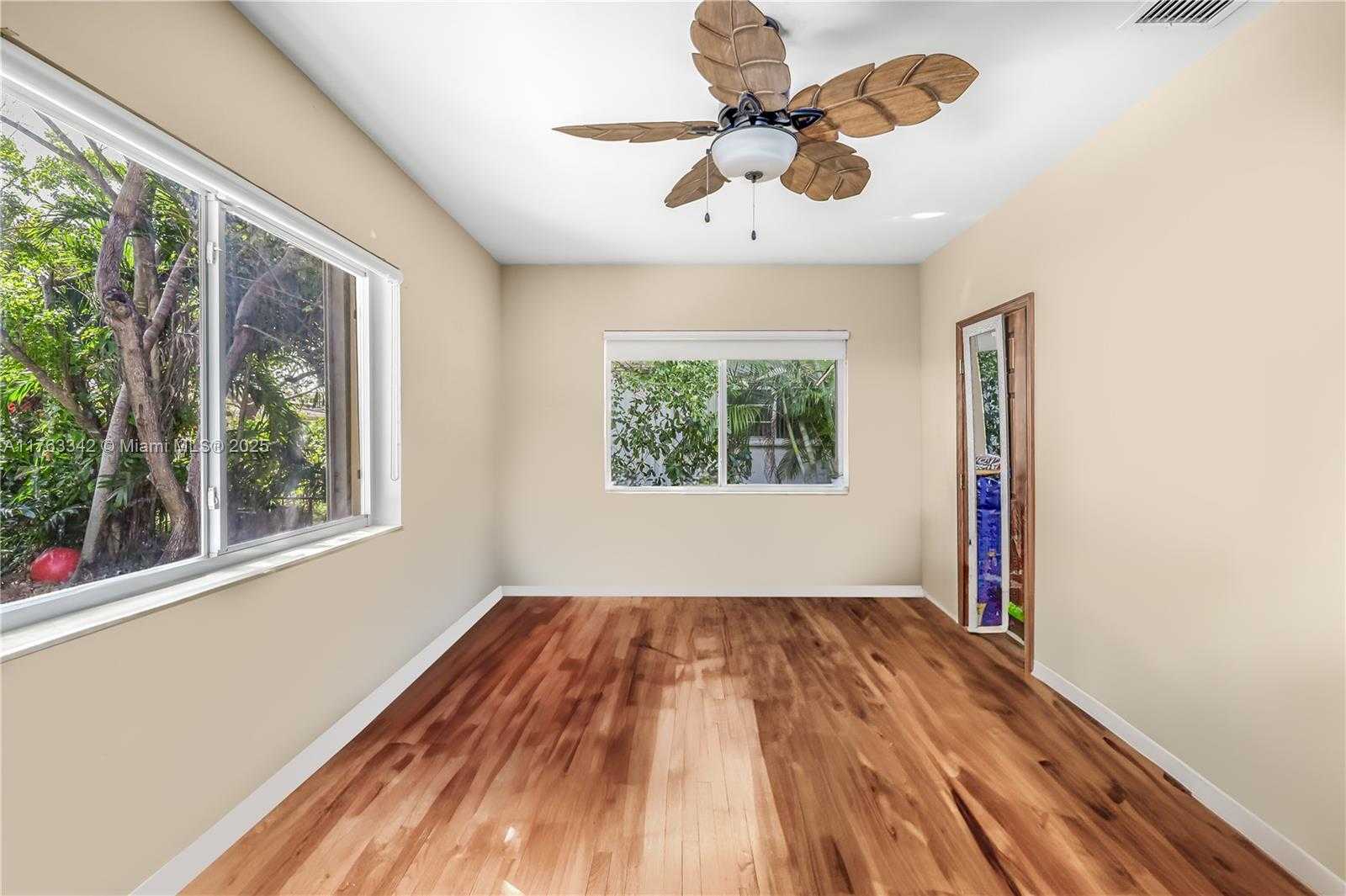 Small Image of 9457 CARLYLE AVE, Surfside Number 17