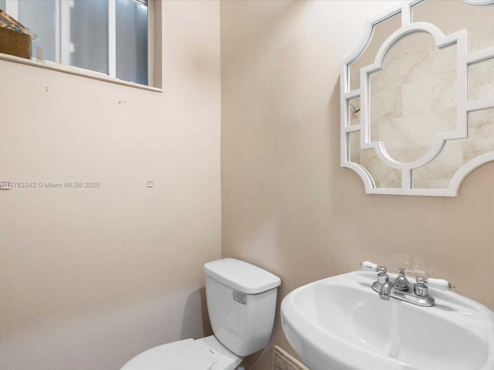 Small Image of 9457 CARLYLE AVE, Surfside Number 18