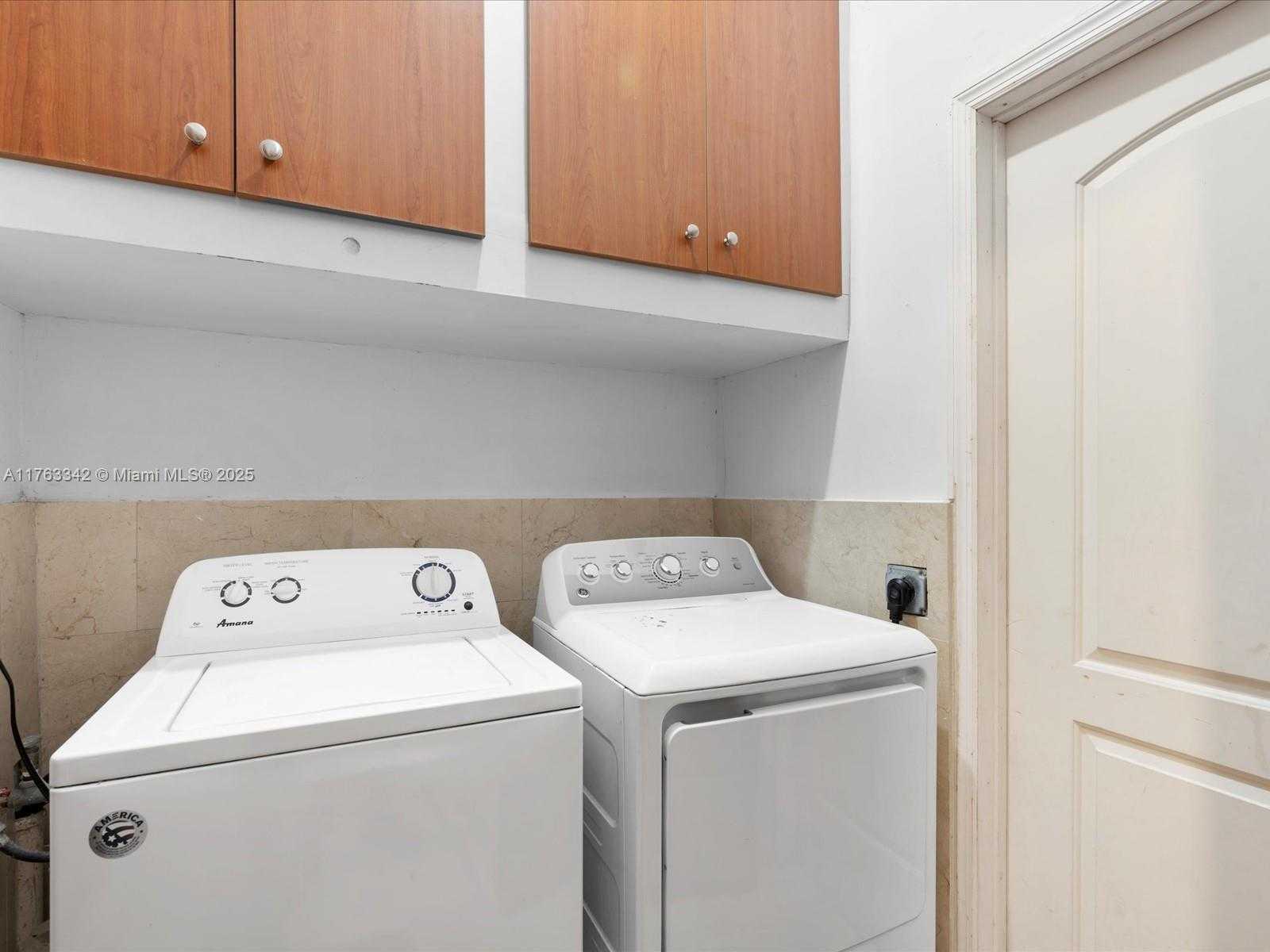 Small Image of 9457 CARLYLE AVE, Surfside Number 19