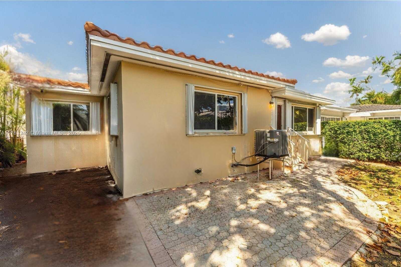 Small Image of 9457 CARLYLE AVE, Surfside Number 44