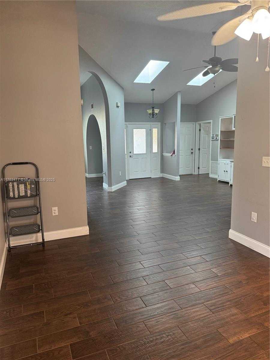Small Image of 445 DIANA BLVD, Other City - In The State Of Florida Number 12