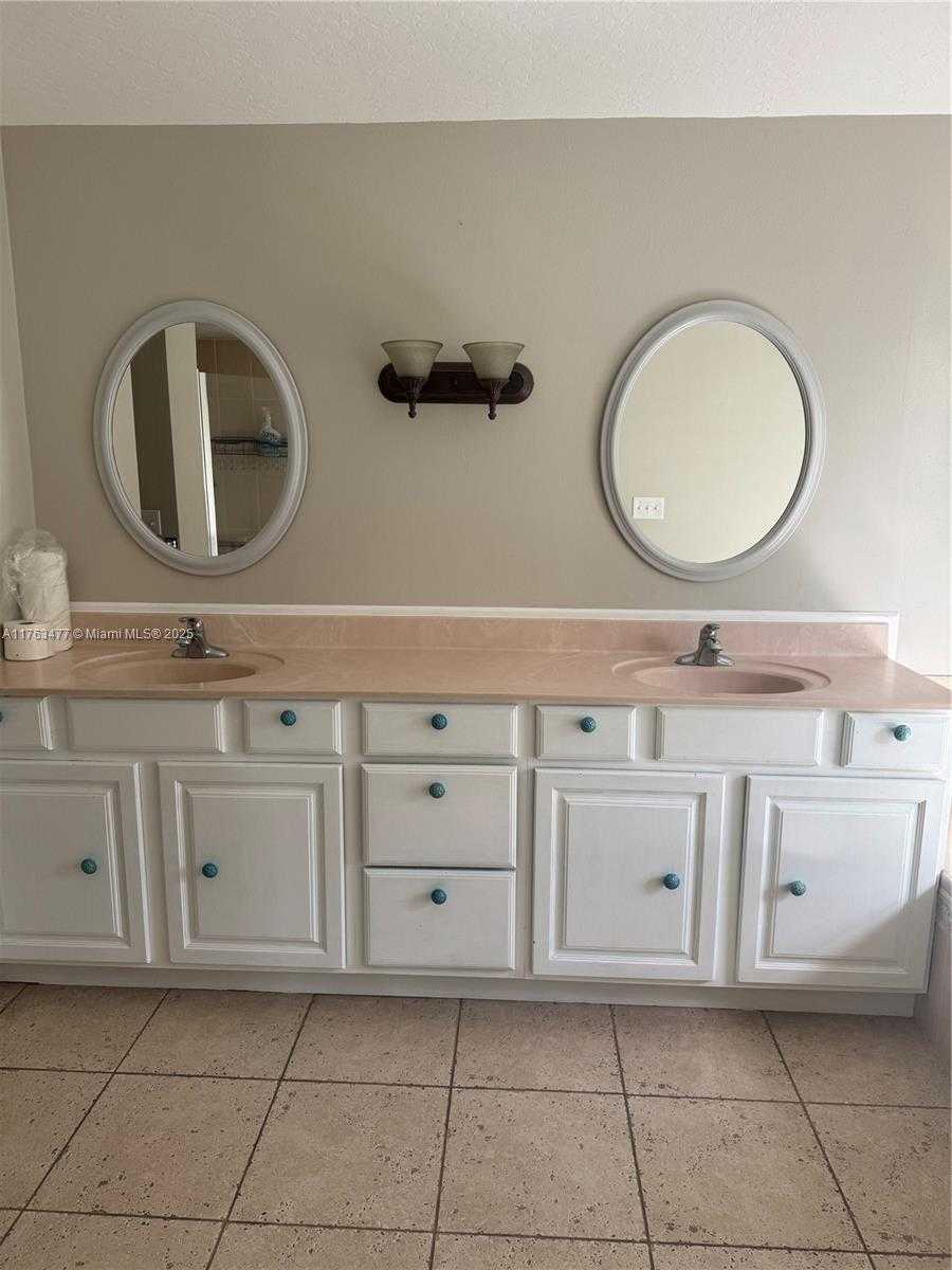 Small Image of 445 DIANA BLVD, Other City - In The State Of Florida Number 14