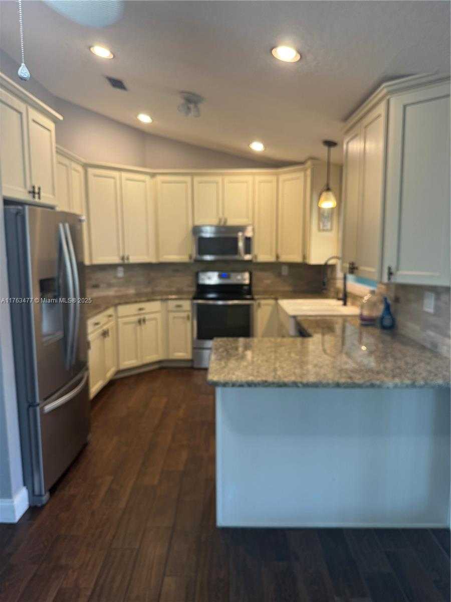 Small Image of 445 DIANA BLVD, Other City - In The State Of Florida Number 18