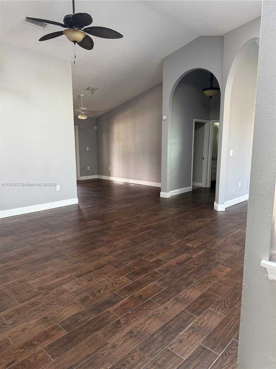 Small Image of 445 DIANA BLVD, Other City - In The State Of Florida Number 7