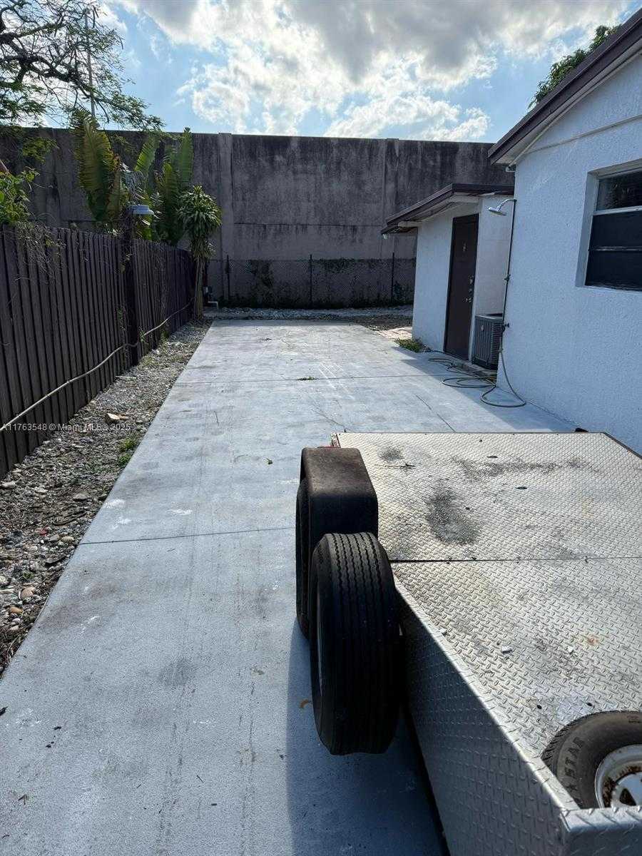 Small Image of 1541 SOUTH WEST 52ND AVE, Plantation Number 17