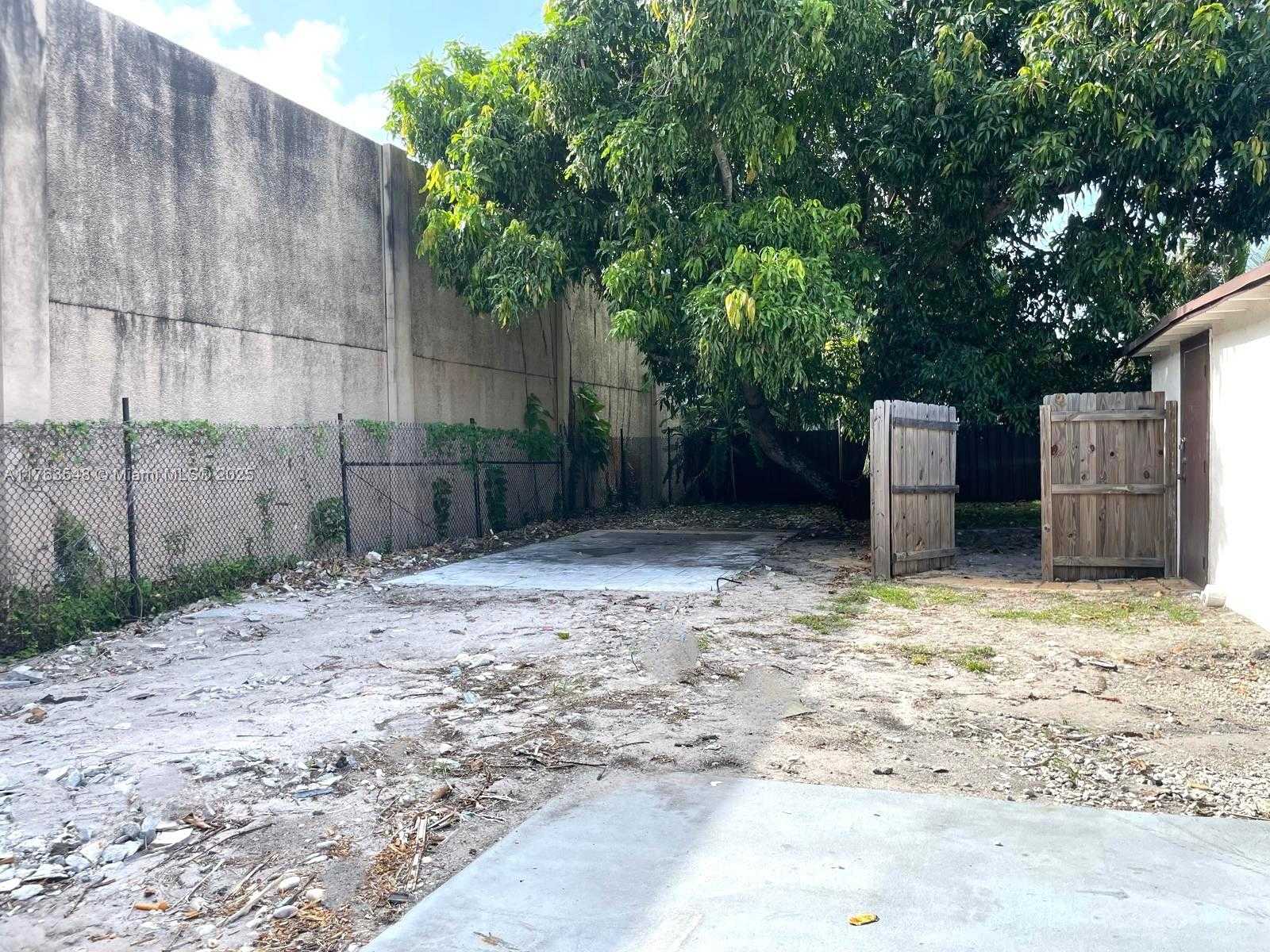 Small Image of 1541 SOUTH WEST 52ND AVE, Plantation Number 23