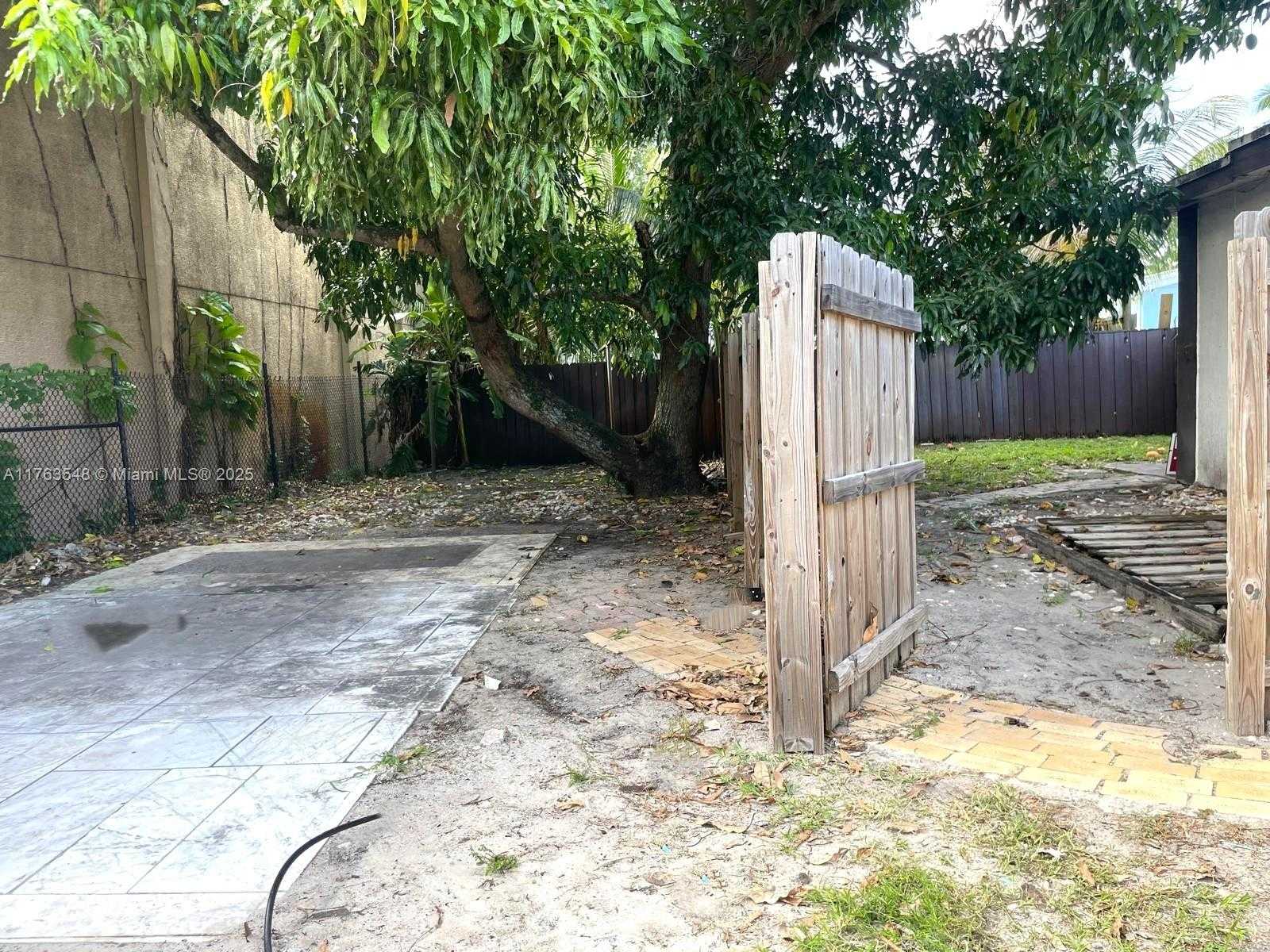 Small Image of 1541 SOUTH WEST 52ND AVE, Plantation Number 25
