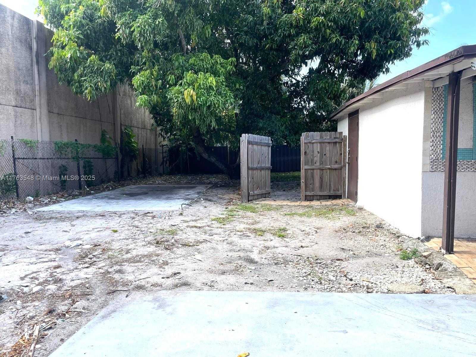 Small Image of 1541 SOUTH WEST 52ND AVE, Plantation Number 26