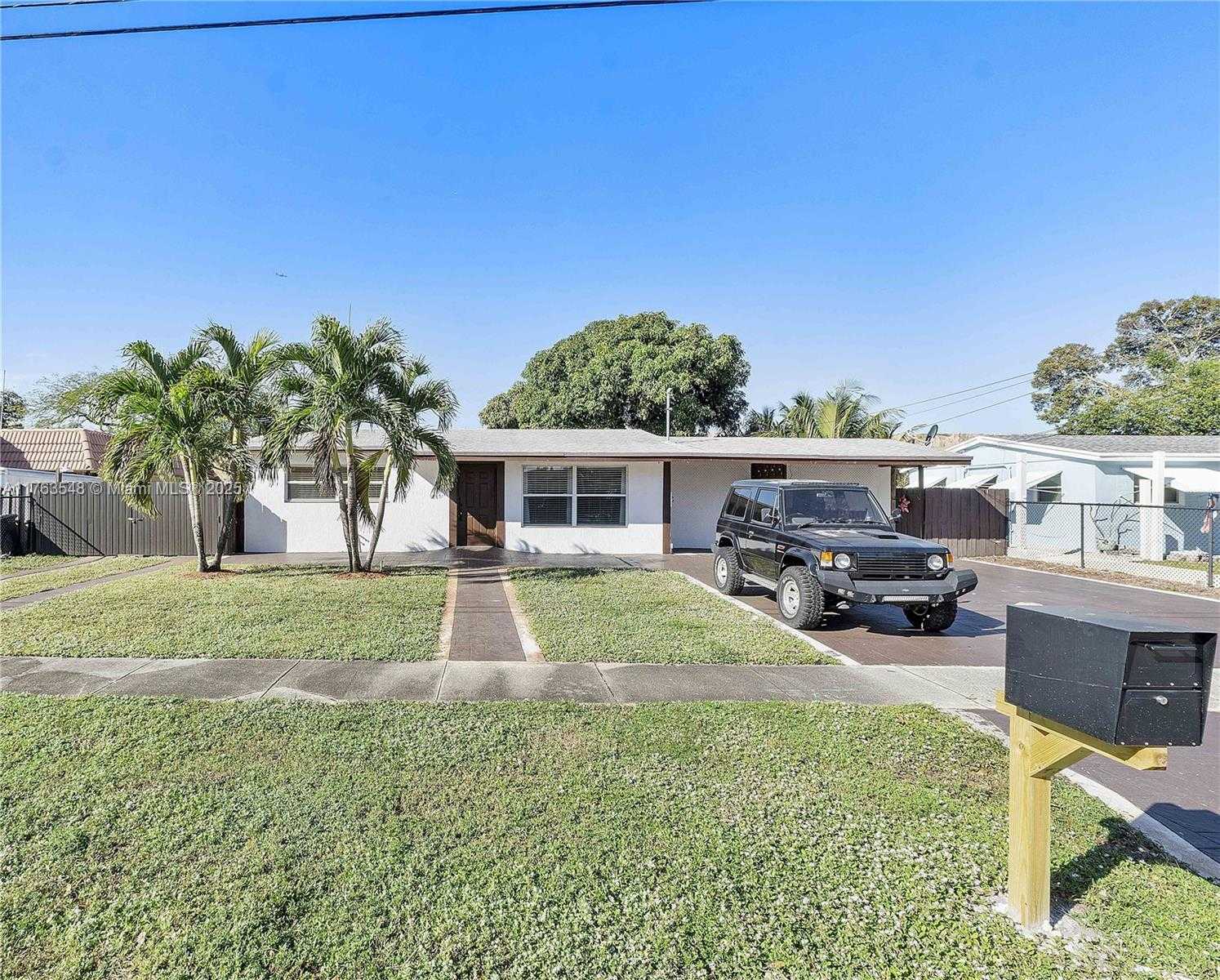 Small Image of 1541 SOUTH WEST 52ND AVE, Plantation Number 4