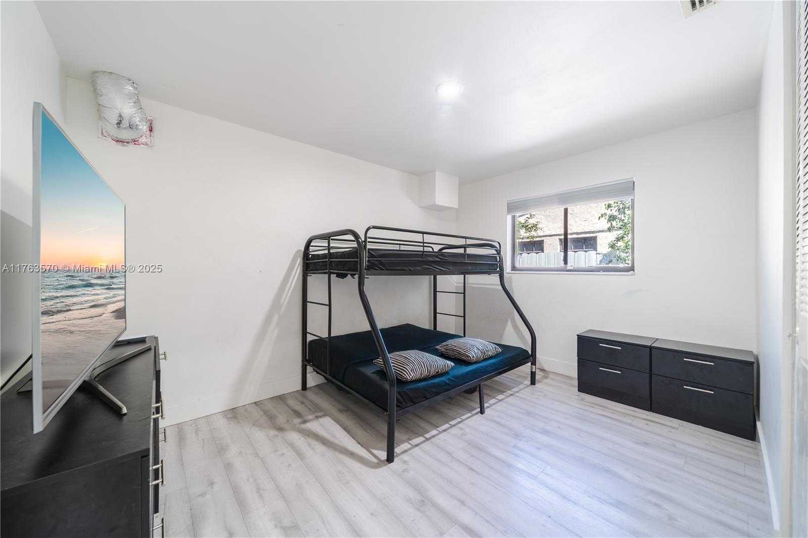 Small Image of 7450 HOPE ST, Hollywood Number 10
