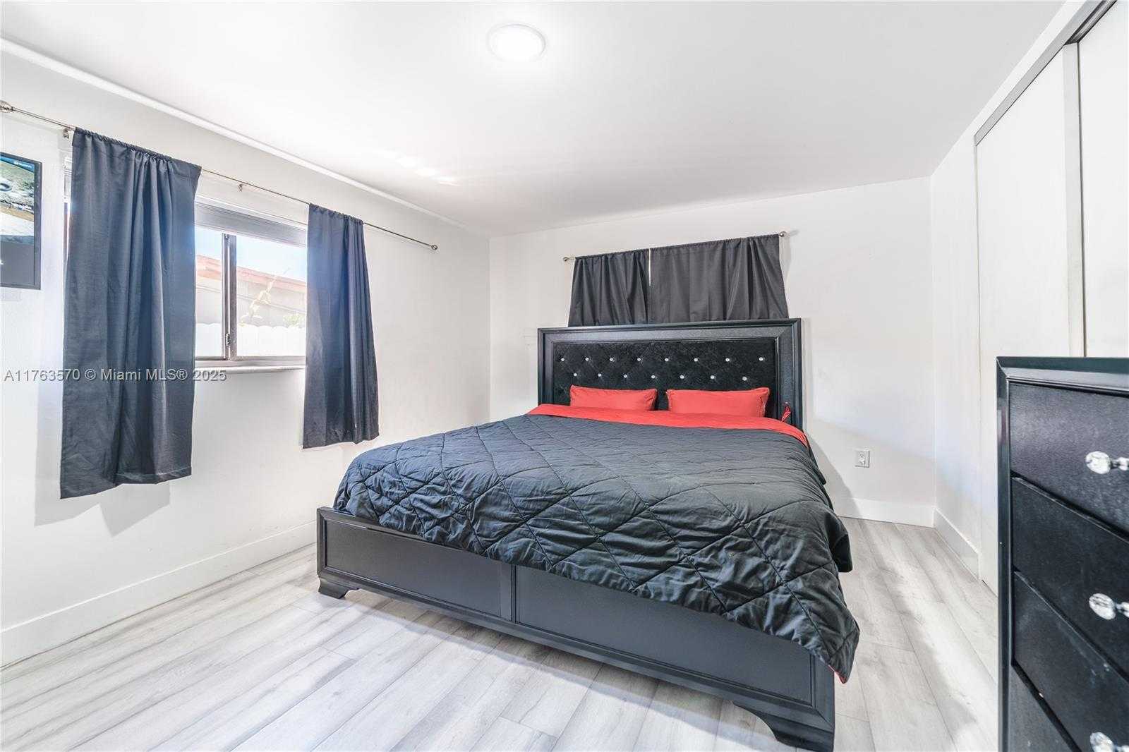 Small Image of 7450 HOPE ST, Hollywood Number 11